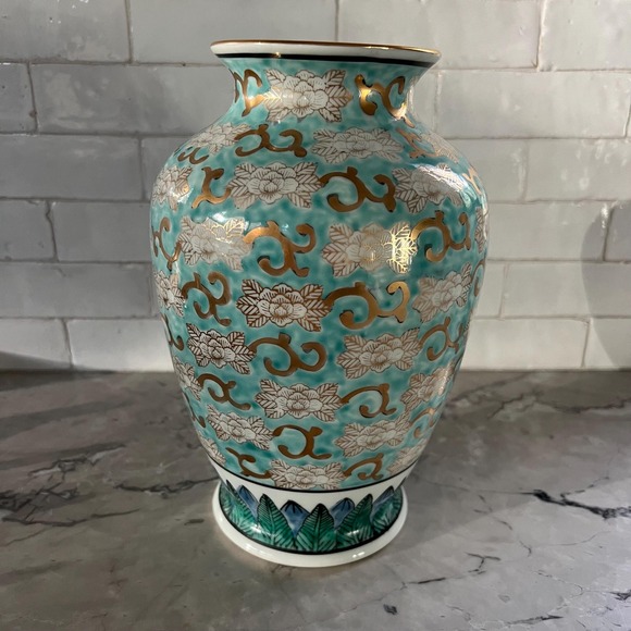 Vintage Imari Japanese Handpainted Vase - Picture 4 of 10